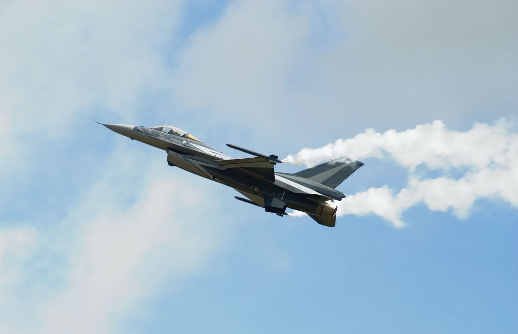 F-16 po úpravách z RAWu